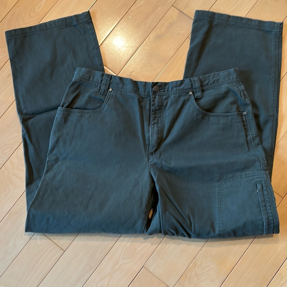 Royal Robbins Men’s Dark Green Corduroy Pants - sz 36x32